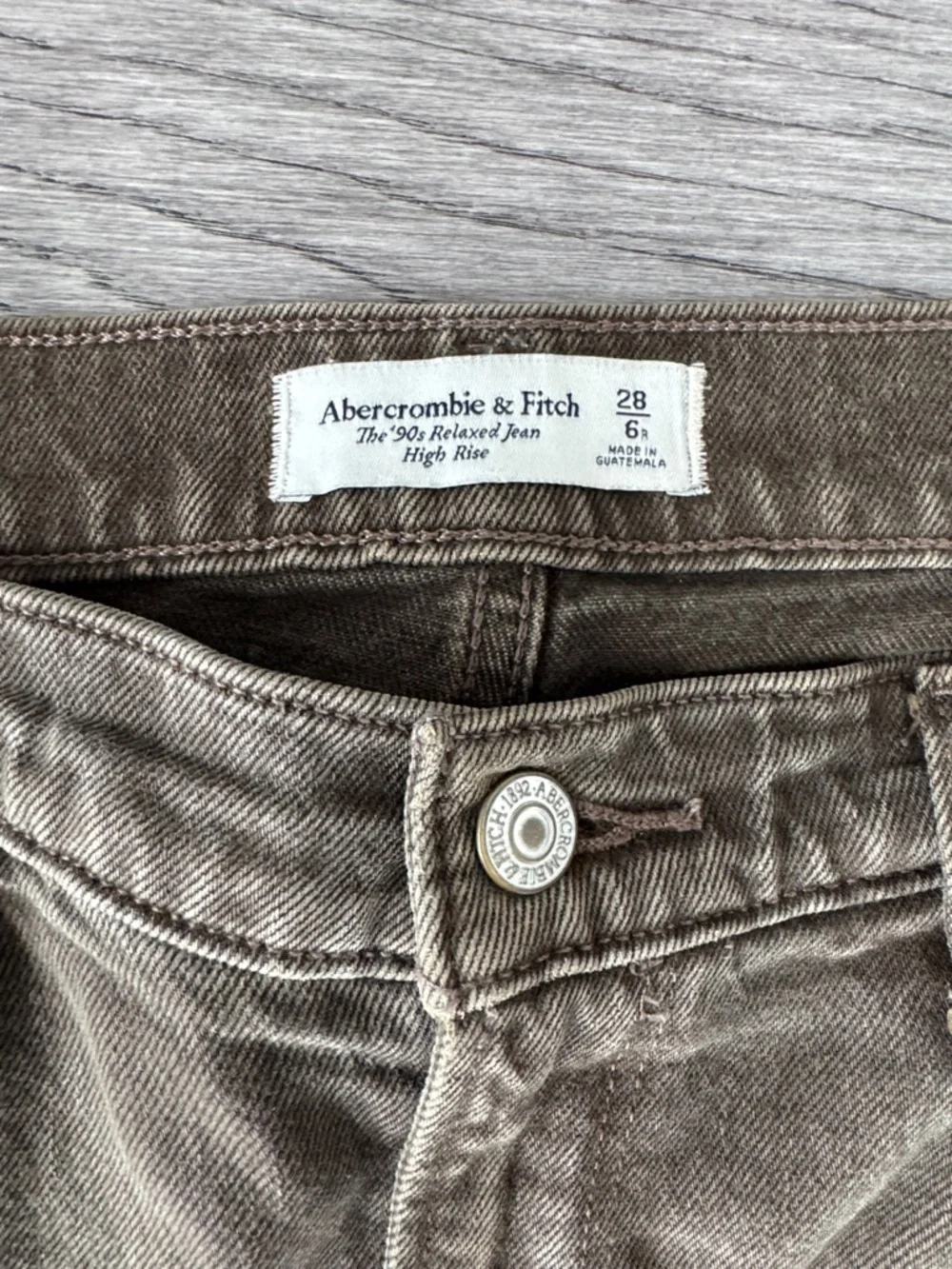 🌼ABERCROMBIE & FITCH🌼 90s Relaxed Jeans in Olive Brown, Size 28